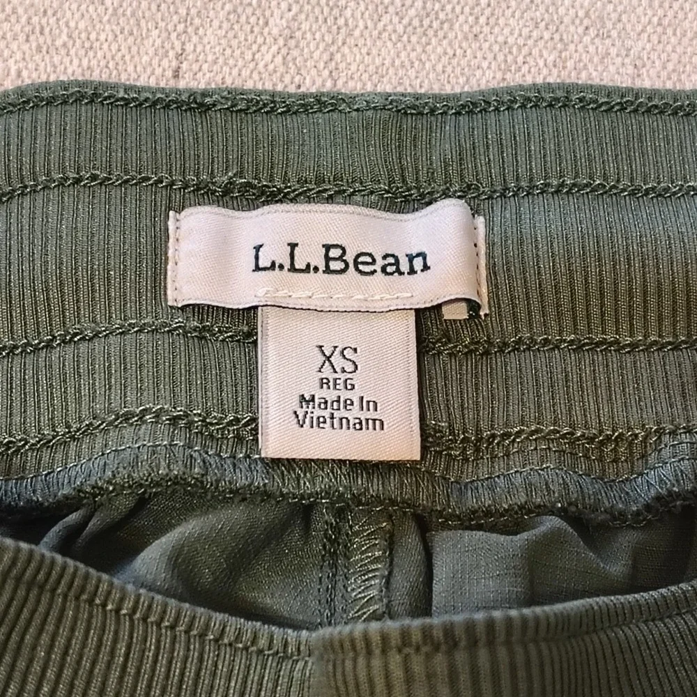 LL Bean Womens Olive‎ Green Cargo Pocket Zip Shorts Drawstring Waist XS OO